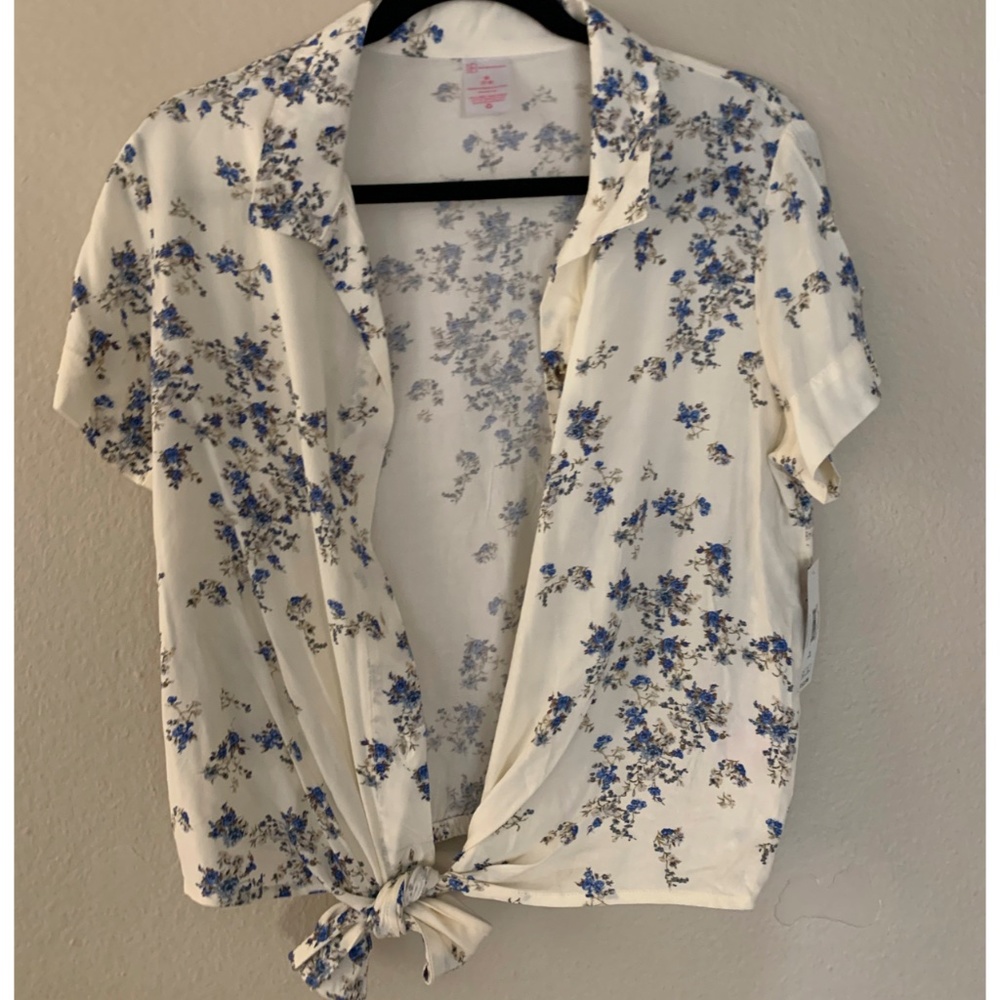 No Boundaries Juniors' Printed Tab Sleeve Button D